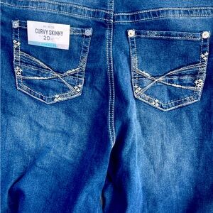 Gemma Rae Jeans. NWT